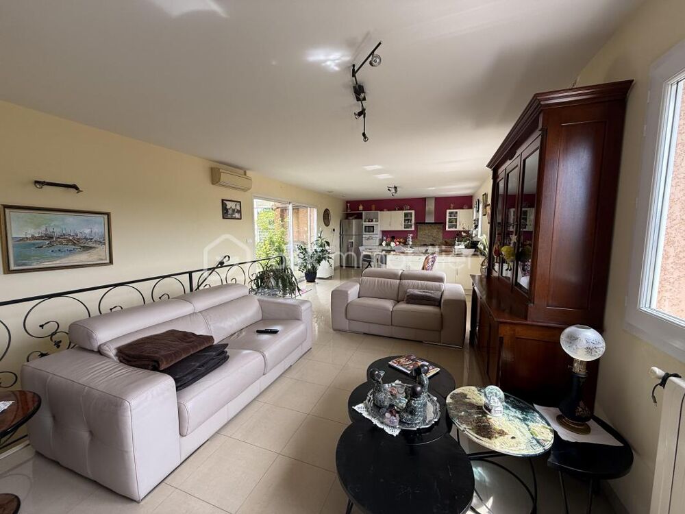 Grande maison avec dépendances, atelier et patio  Montagnac