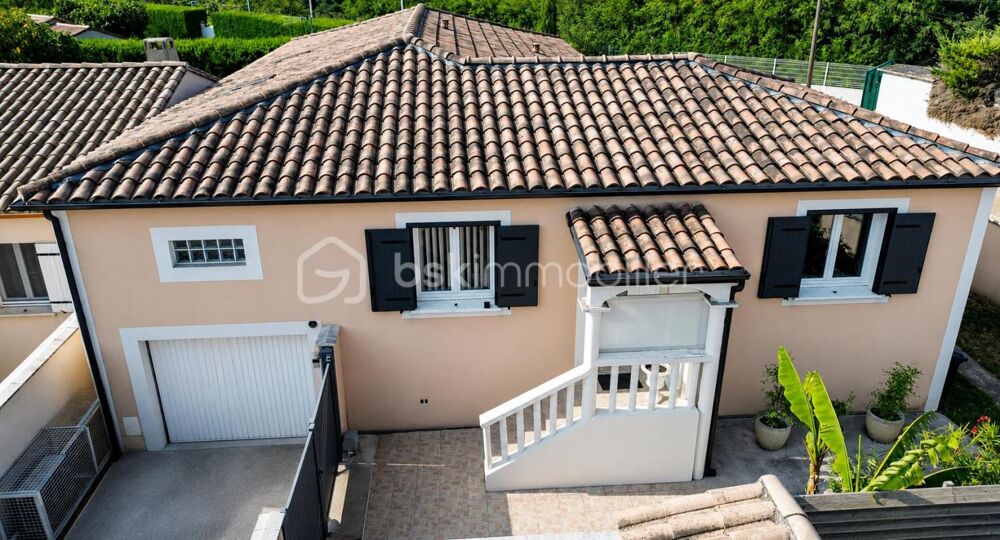 Villa de 132m² avec jardin, garage, piscine et terrasse