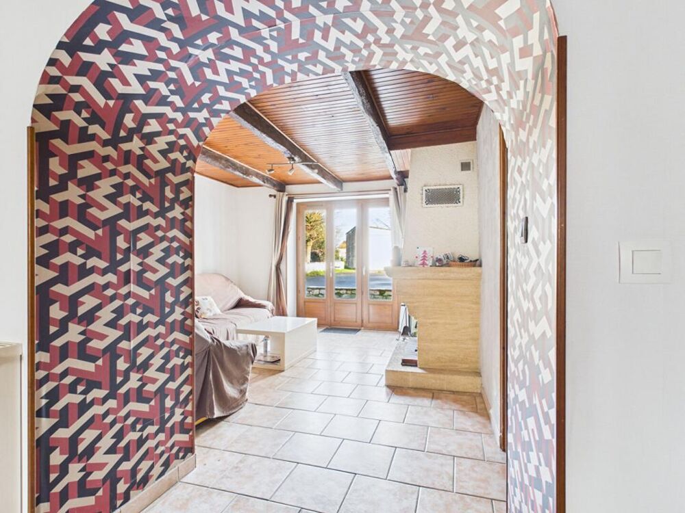 Maison rénovée à Vivonne de 165 m2, 4 chambres, 1 bureau, jardin, garage