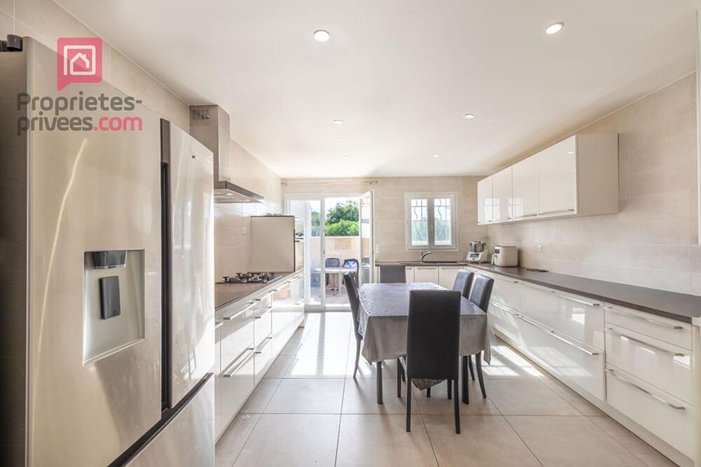 Maison de plain pieds de 103 m2 construite en 2022 à Carpentras. Terrain 302 m2