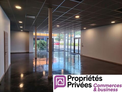   À LOUER - Local d'activité mixte avec Showroom, Bureaux et Stockage En Jacca / Le Perget 
