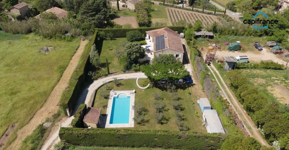 LES TAILLADES, maison individuelle de plain pied de 210 m2, en campagne, 4 chambres, sur un terrain de 2900 m2 environ, piscin