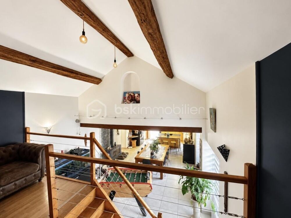 Vente Maison Maison de plain-pied avec piscine et terrain de 1 039 m² – Gastins Gastins