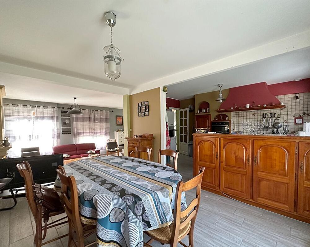 Maison indépendante de 180 m2 avec terrain de 1582 m2