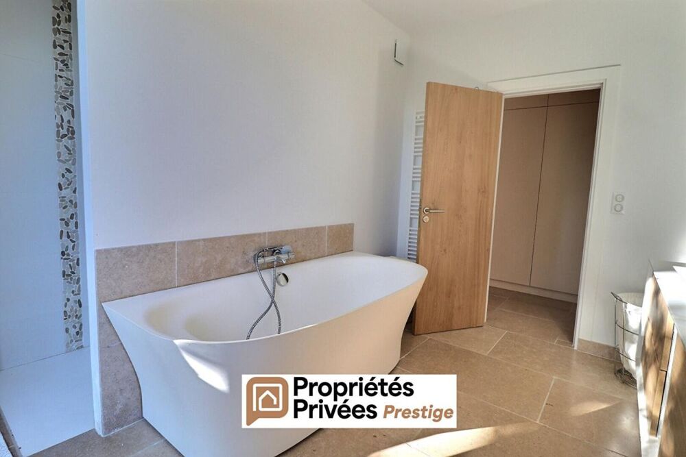 � vendre  Propri�t�/ch�teau Uz�s (30700)