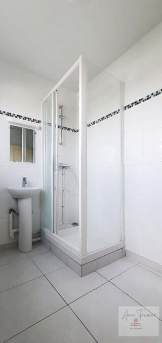  Appartement à louer 5 pièces 82 m²