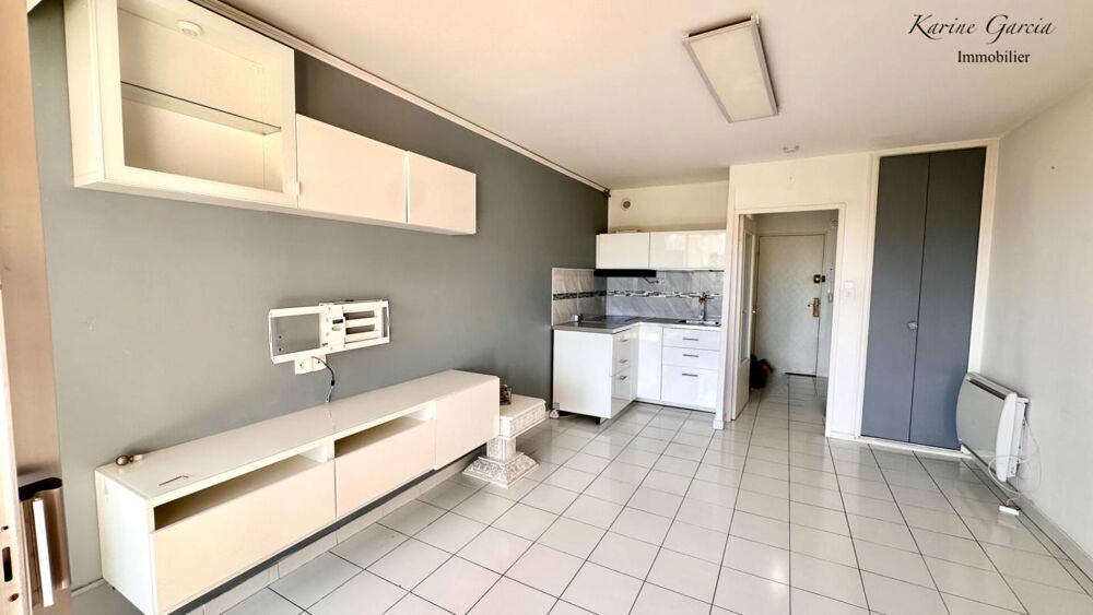 BANDOL - PROXIMITE CENTRE VILLE ET COMMERCES - STUDIO 24 M² - PARKING PRIVATIF
