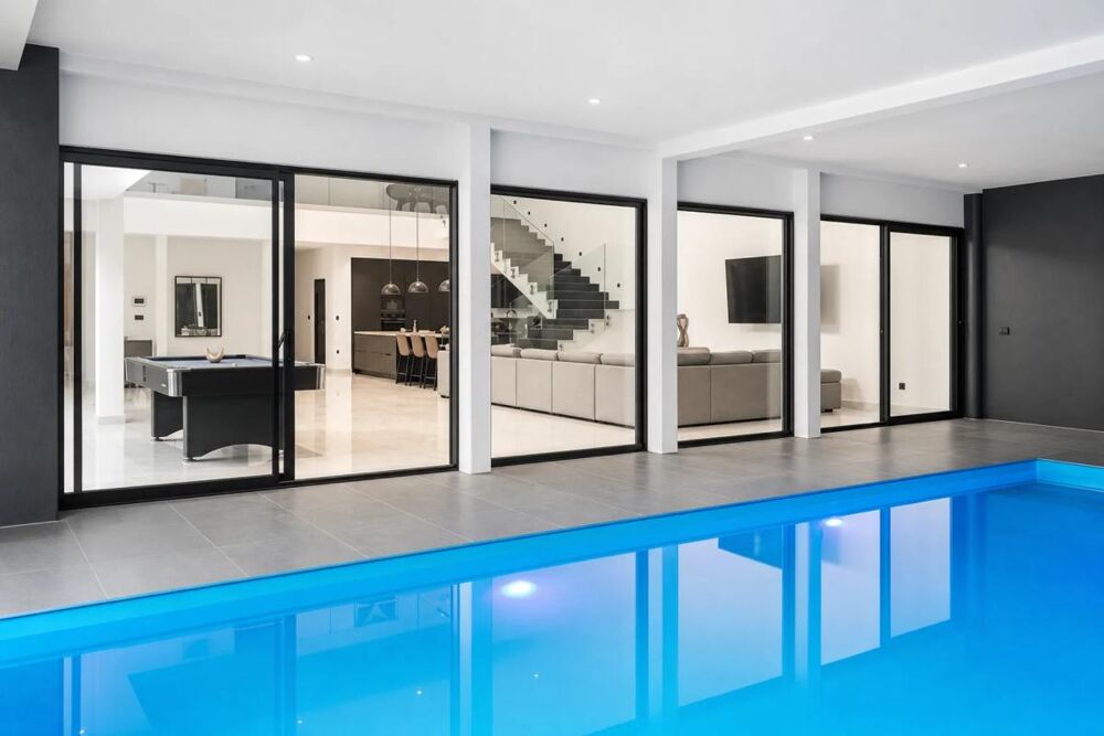 Vente Villa Villa unique avec piscine intérieure et porte historique Le cheix sur morge