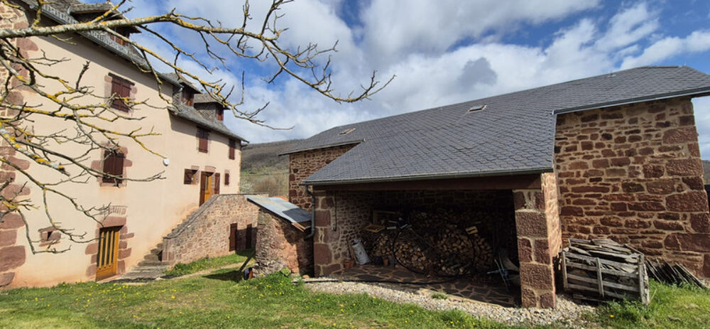 Maison de caractère avec grange, cave voûtée et terrain de 1,4 ha