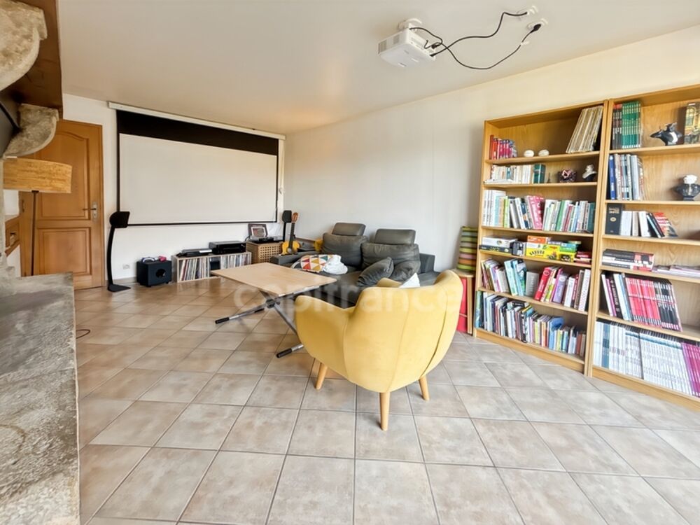 A vendre SAINT JEAN DASSÉ Maison de caractère avec dépendances sur 2,5 hectares