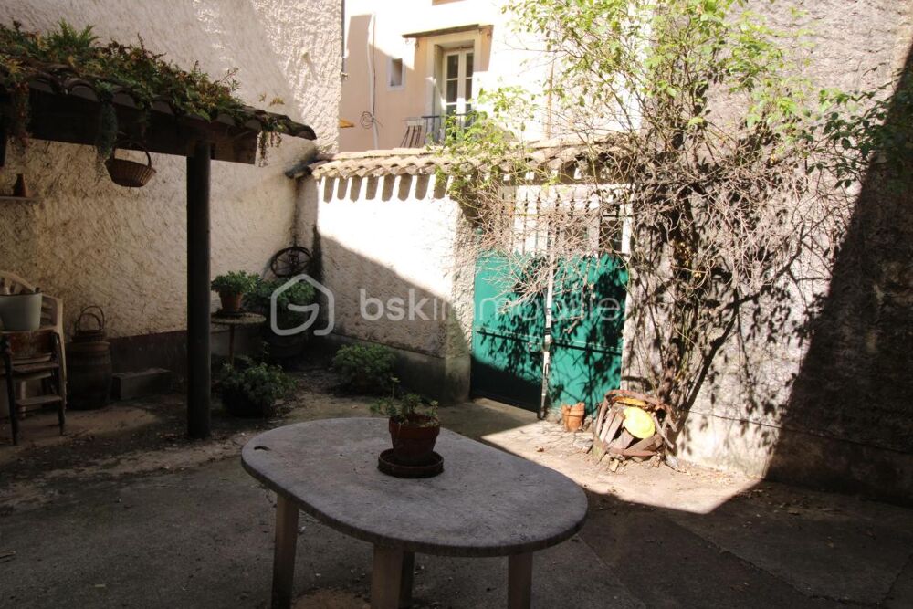 Maison de village 100 m² avec cour intérieure et balcon