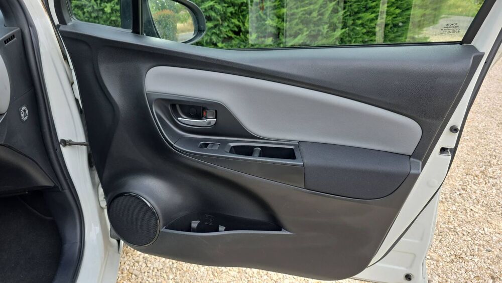 Yaris 1.5 VVTi 100 Hybrid E-CVT Collection - Automatique 2017 occasion 82000 Montauban
