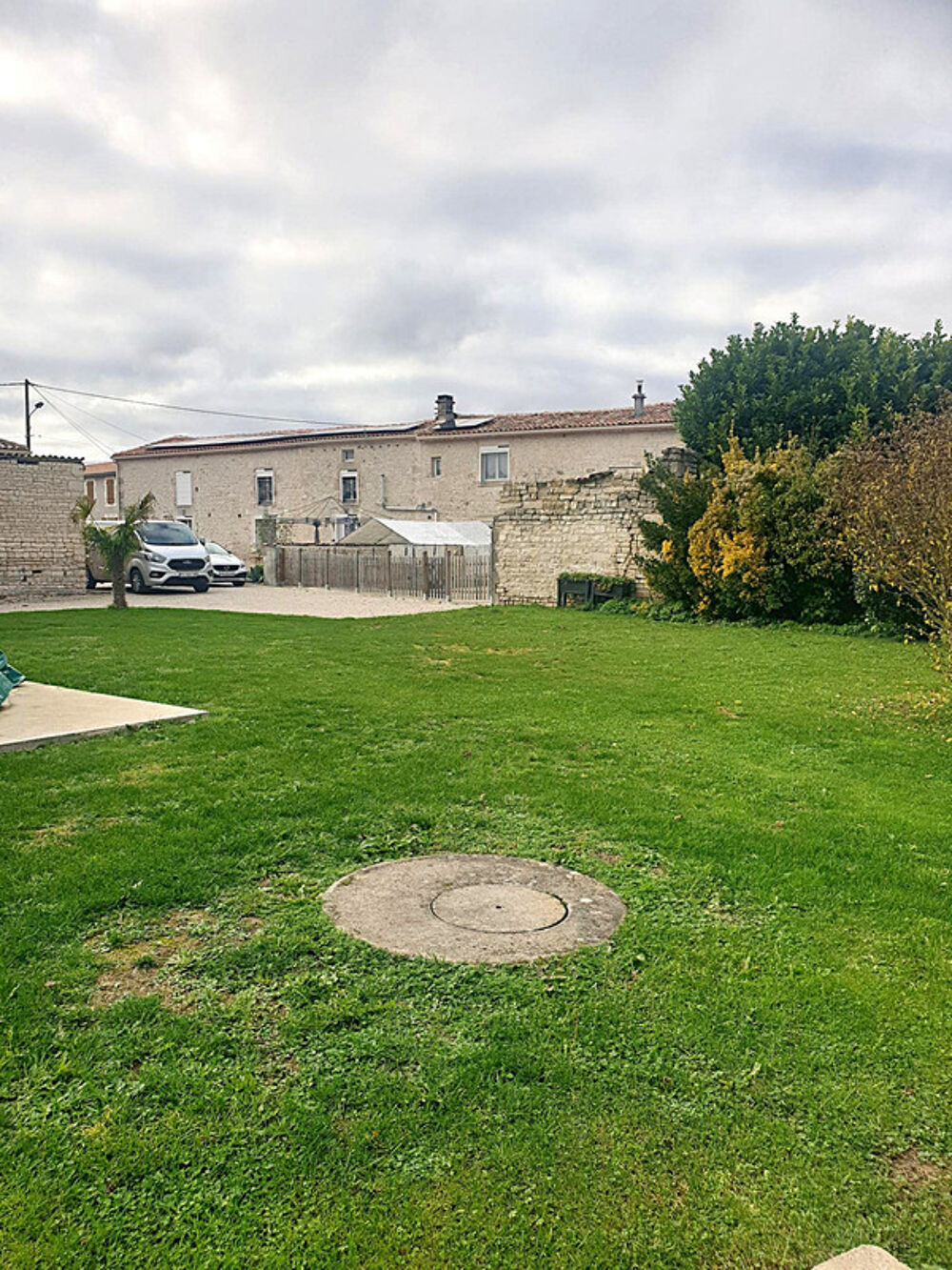 Maison 244 m² viager à vendre occupé 2 têtes AIGRE (16) terrain 2.5 hectares + boxes