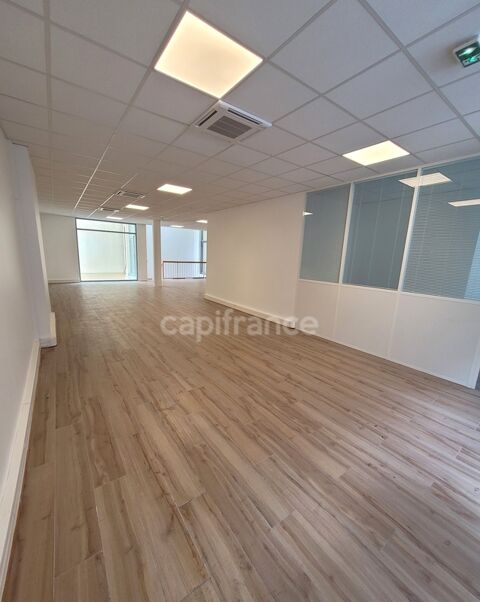 Dpt Paris (75), &agrave; vendre PARIS 15EME ARRONDISSEMENT Local commercial 200 m&sup2; 1900000 75015 Paris 15eme arrondissement