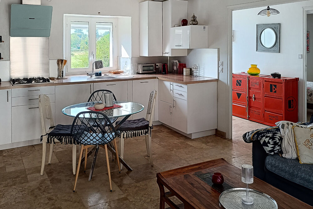 Propriété de trois maisons au calme