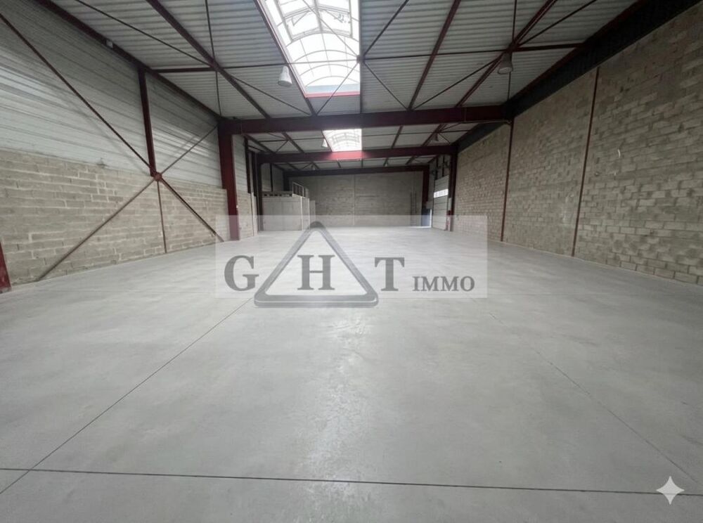   ENTREPÔT INDÉPENDANT À LOUER – 688 M² – CESSON (77240) 