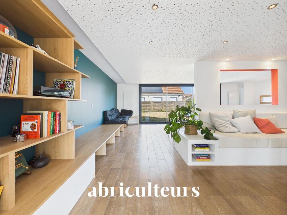 Vente Maison Vaste maison familiale d'architecte de 220M2 - Jardin - 5 chambres - Un garage/buanderie - Mobilier sur-mesure - 2 parking - Rez Reze
