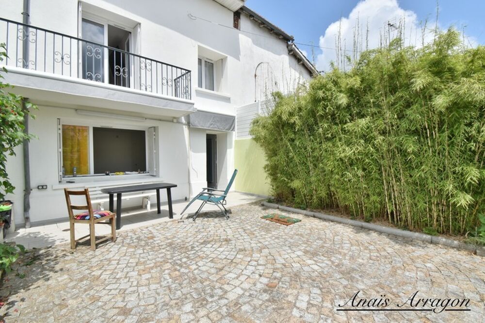 SAINTE LIVRADE SUR LOT (47) Maison de village pleine de charme au coeur de Sainte-Livrade-sur-Lot 4 pièces