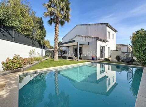   MAISON FAMILIALE 6 PIECES DE 135 m2 AVEC PISCINE ET GARAGE Maison - 6 pi�ce(s) - 135 m�