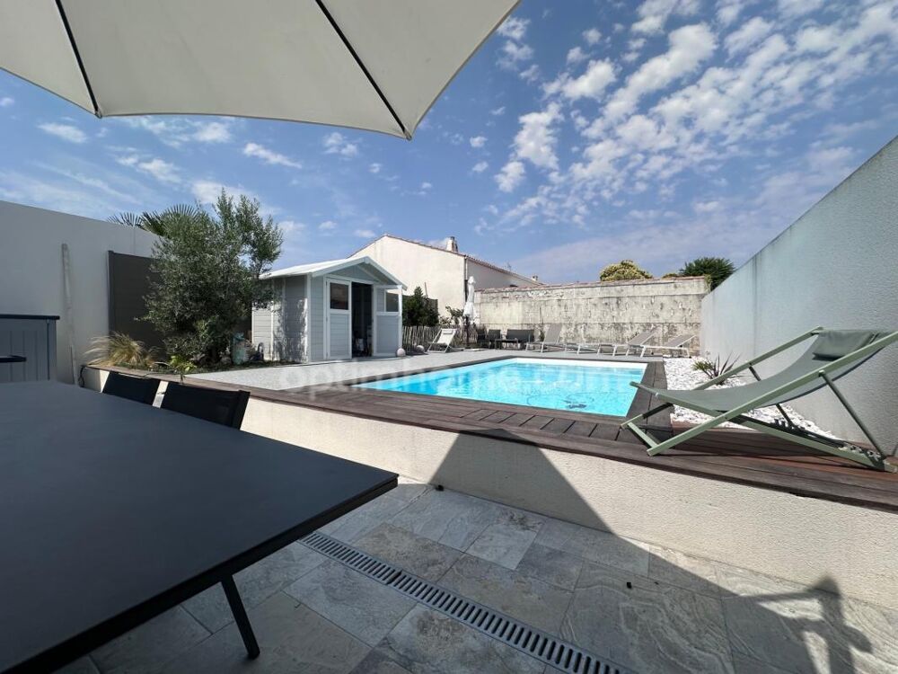 Vente Maison MAGNIFIQUE MAISON FAMILIALE AVEC JARDIN ET PISCINE CHAUFFÉE-RARE & PRISÉ AUX PORTES DE LA ROCHELLE : La rochelle