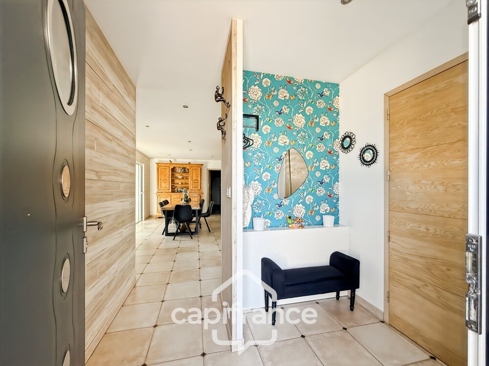 Maison contemporaine de plain-pied de 160 m²  4 chambres  Véranda de 27 m² avec spa  Double garage  Carport  Noyal-Pontivy
