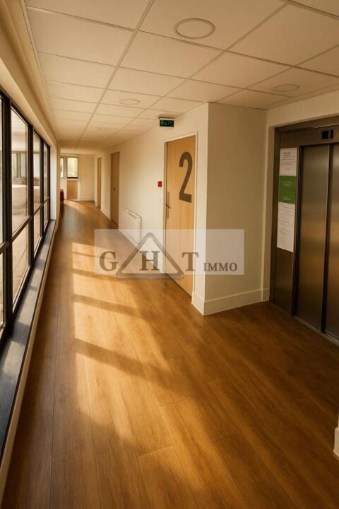   BUREAUX 363M² - REFAIT A NEUF 