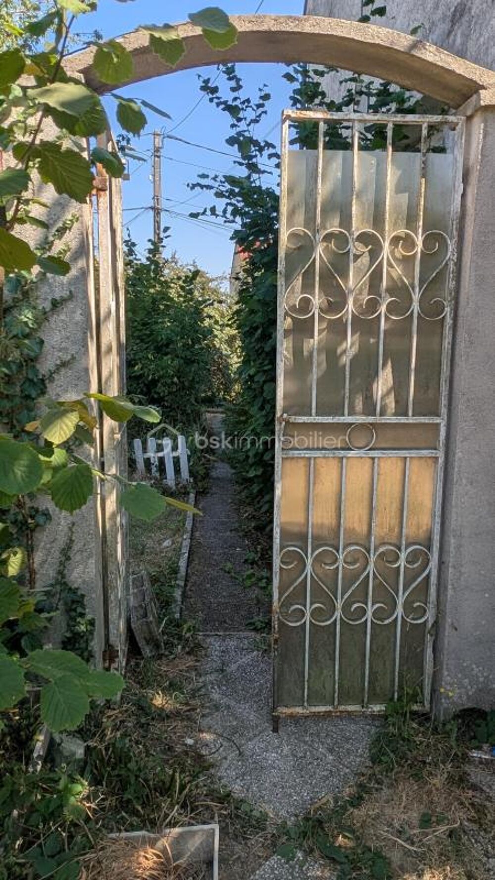 Maison en pierres à fort potentielle à réhabiliter. Fort potentiel