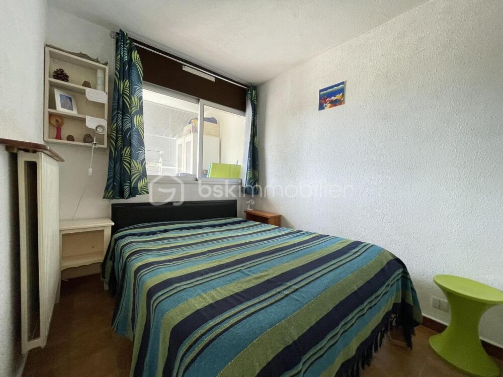PORT CAMARGUE  PLAGE SUD  P2 CABINE AVEC PARKING ET CELLIER