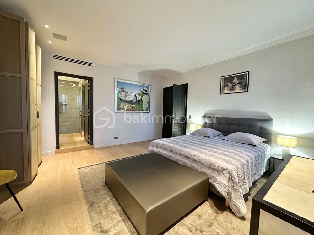 SPLENDIDE appartement , place des Lices Saint Tropez