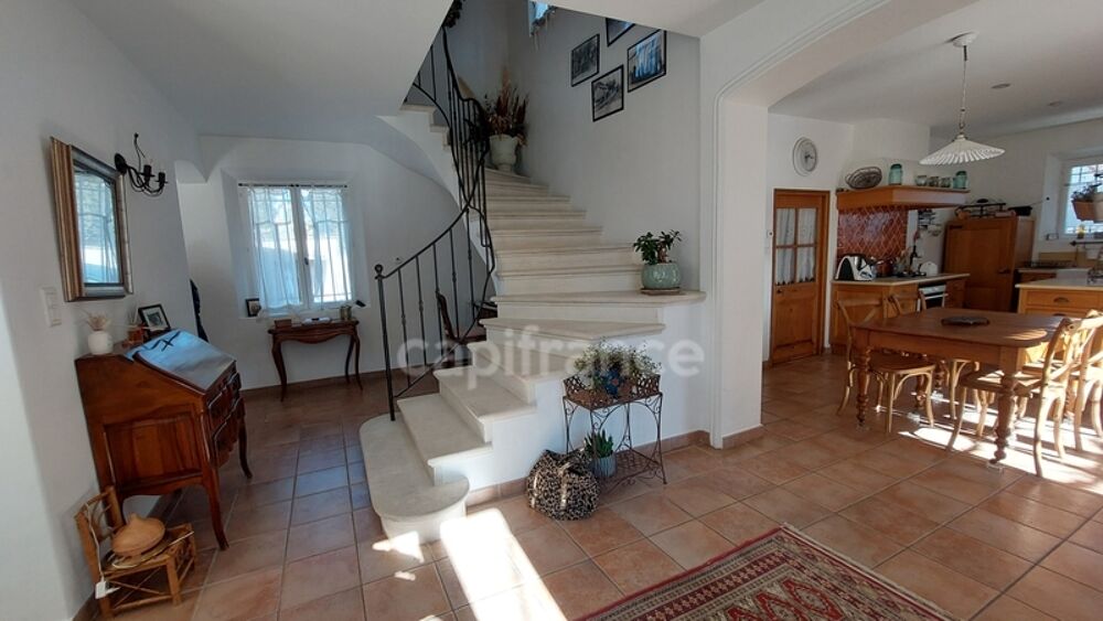 Maison 5 pièces 147 m²  3 chambres  Piscine  Jardin  Proche Saint-Rémy-de-Provence