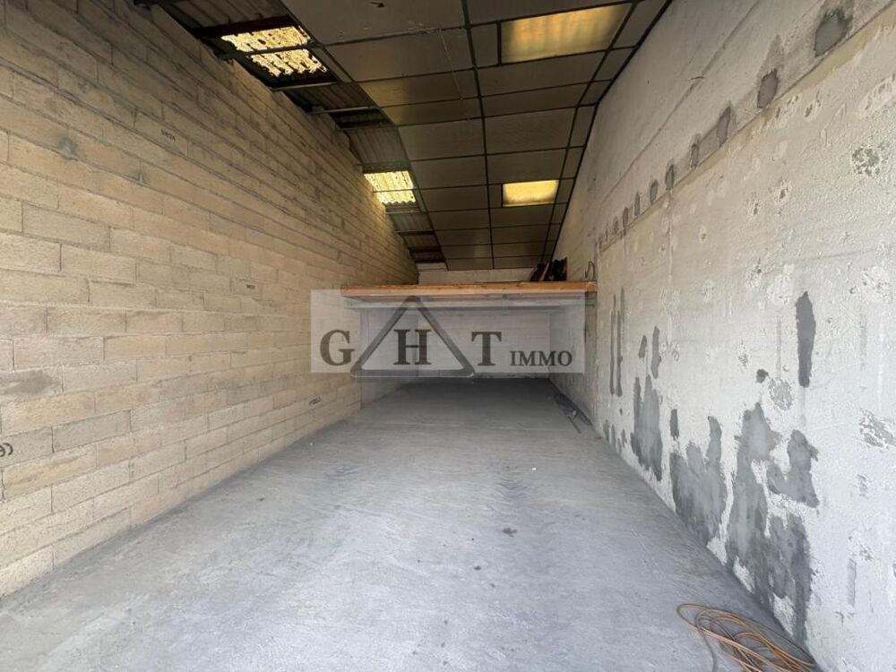   ENTREPOT 54 M² A LOUER A REAU 