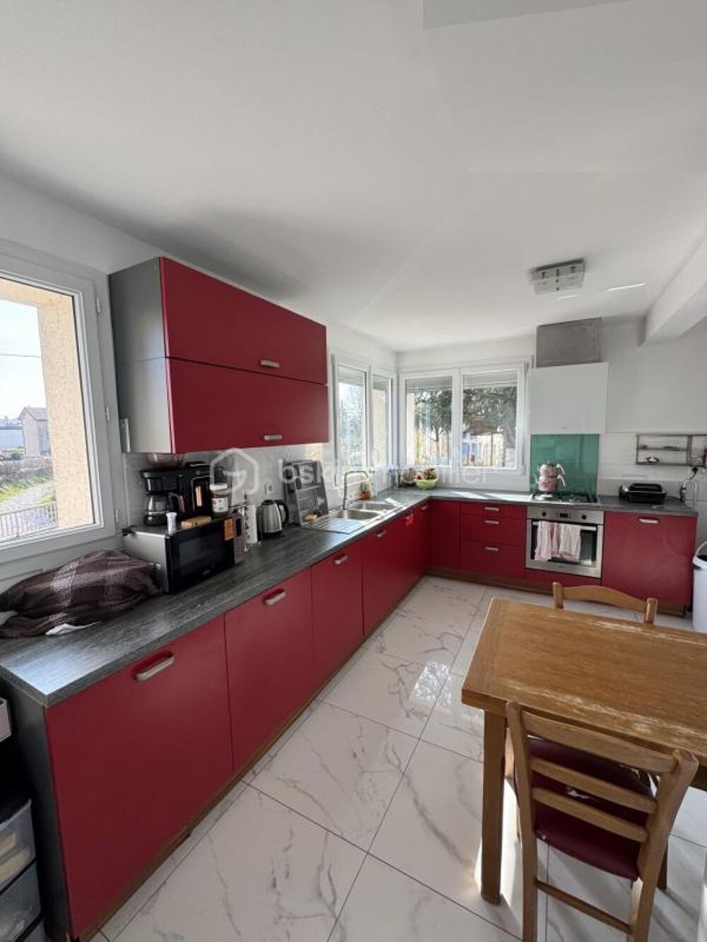 À vendre  Spacieuse maison familiale de 182 m² avec jardin et appartement indépendant