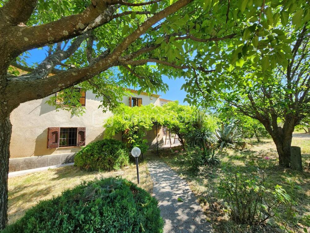 Mas Authentique au Coeur du Luberon sur plus de 2,7 hectares