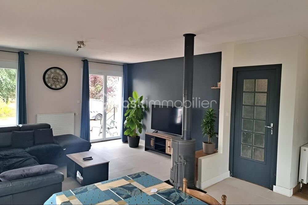 Maison familiale avec sous-sol complet et grand terrain à Truyes