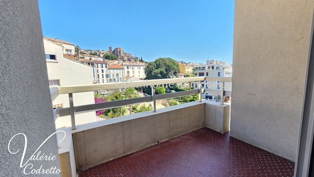 Vente Appartement Studio avec terrasse au dernier étage à Hyères Centre – Vue dégagée, cave et faibles charges 83400 Hyeres