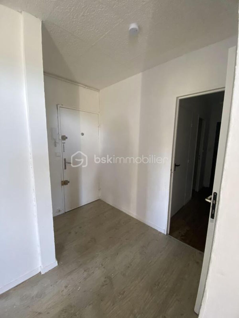 Appartement de type T3 de 61 m² au 4ème étage, 2 chambres + cave