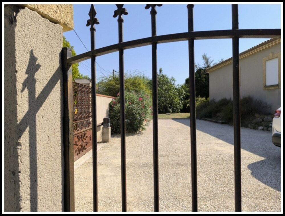 BELLE MAISON DE PLAIN PIED ENTIEREMENT RENOVEE AVEC PISCINE