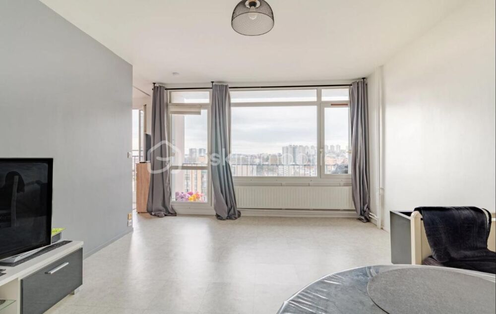 Appartement 4 Pièces avec balcon  Lumineux & Vue Dégagée  Secteur Mairie