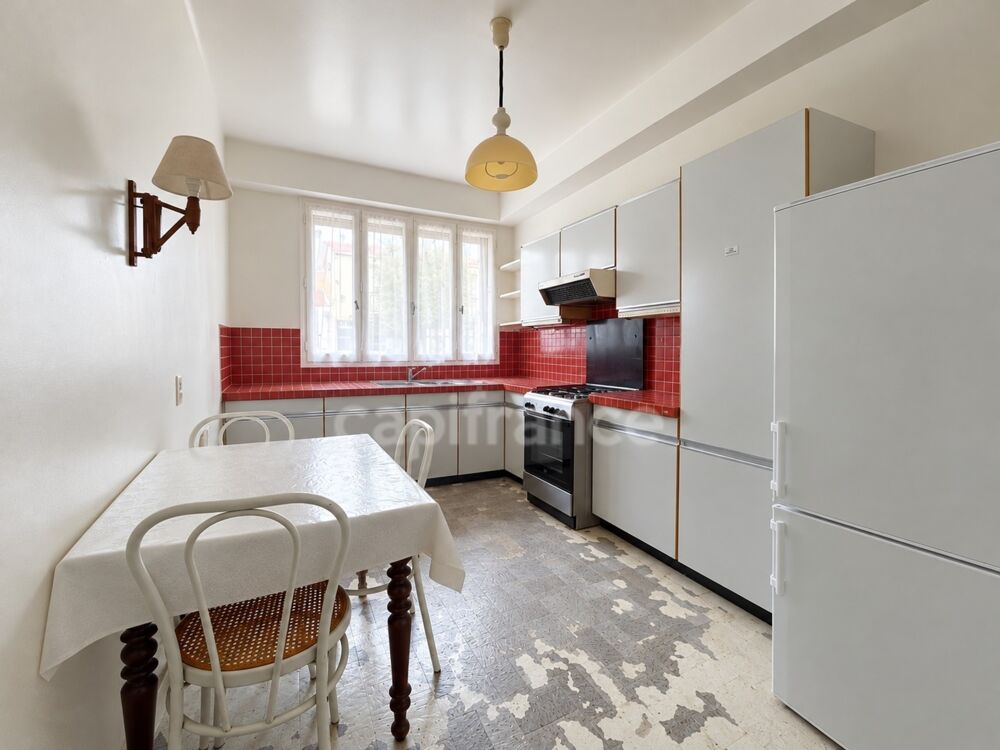 Vente Maison Rare aux Sables-D'olonne : Maison de caractère à rénover, jardin intimiste, garage et dépendances à fort potentiel Les sables d olonne