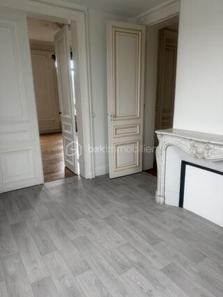  Immeuble à vendre 15 + pièces 560 m²