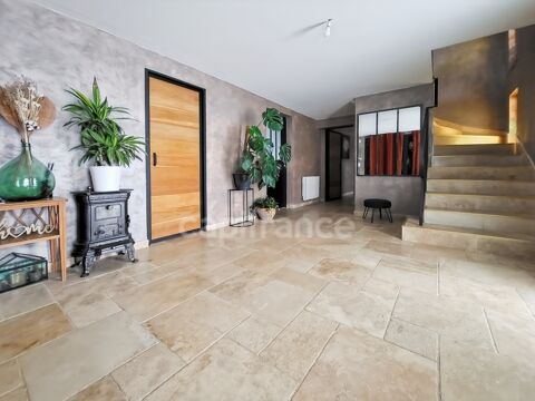   A seulement 7 minutes de Genlis, sur la commune de LONGCHAMP, charmante maison d'une surface de 148 m� Maison - 6 pi�ce(s) - 148 m�