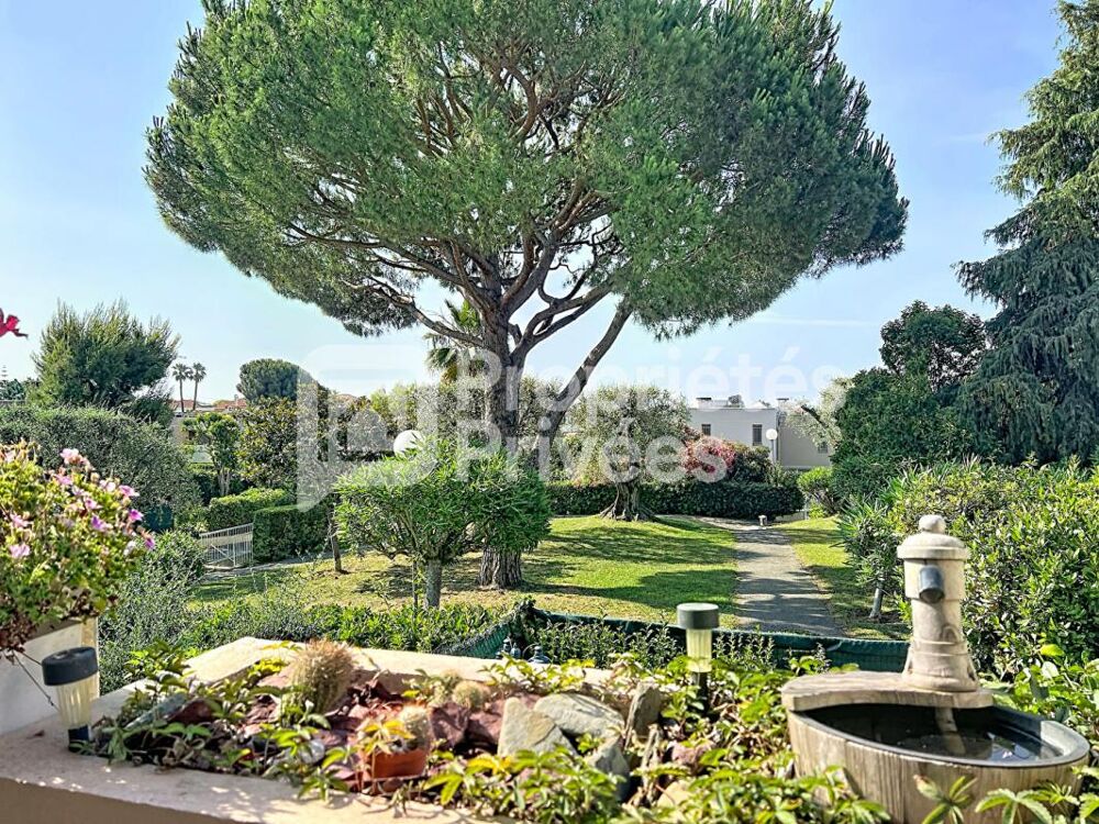Studio de 33 m² à Cagnes-sur-Mer Terrasse, piscine, vue mer et garage