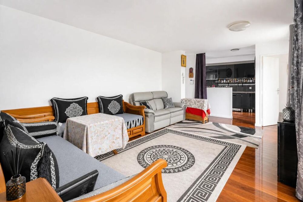 Appartement 4 pièces 77 m² avec terrasse de 18 m² à Stains