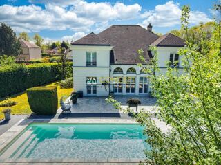 Maison 7 pièces 202 m² · à Bailly-Romainvilliers · 202 m² · 940 000 €