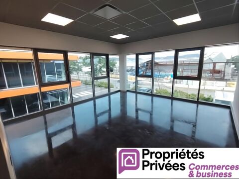   À LOUER - Local d'activité mixte avec Showroom, Bureaux et Stockage En Jacca / Le Perget 