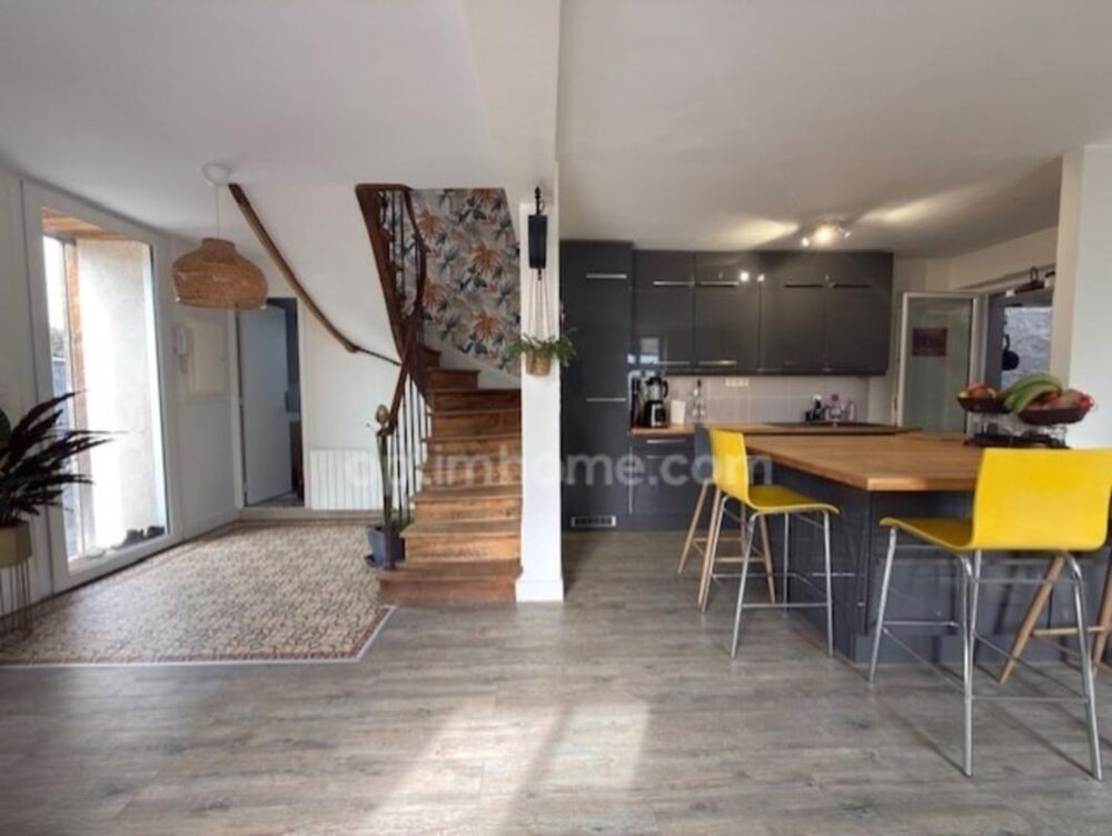 SAINT CYR SOUS DOURDAN. Maison de charme rénovée 120 m²  Suite parentale  Garage  Dépendances  Jardin 424 m²  Terrasse 35 m