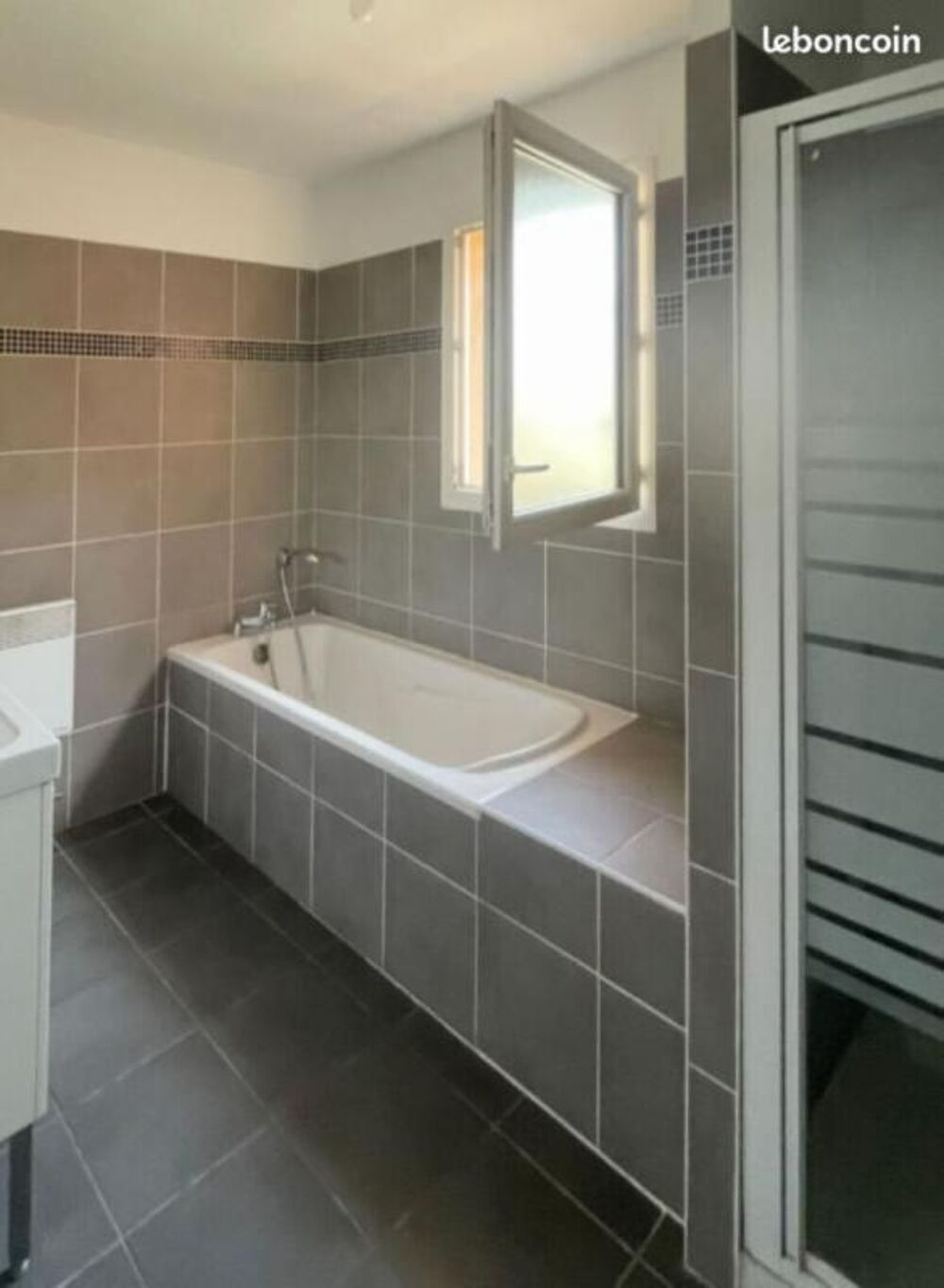 MAISON FAMILIALE AVEC GRAND JARDIN RARE À LA LOCATION ! Libre au 1er Août 4 Pièces à Louer - Bouliac (4 allées Sylvestre)