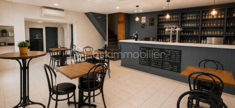   Murs commerciaux libres de 100m² avec 2 Appartements de 60m² chacun idéalement situés au cœur du village ! 