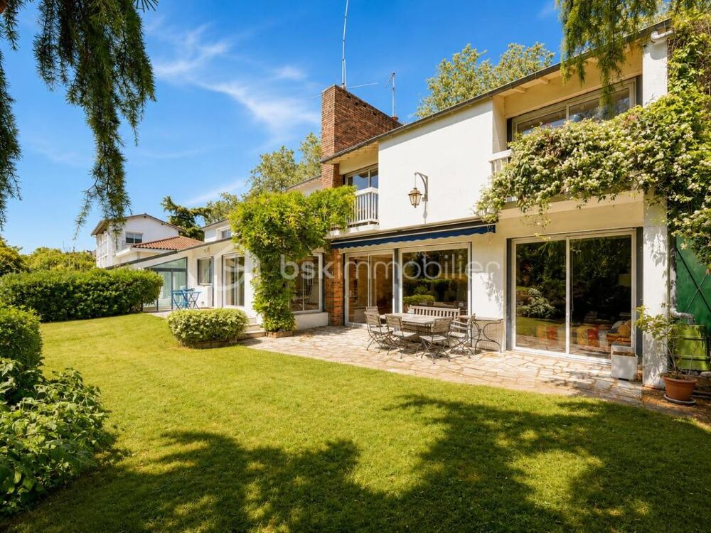 Maison - villa - architecte - 275 m2 - 5 chambres - piscine - vue lac