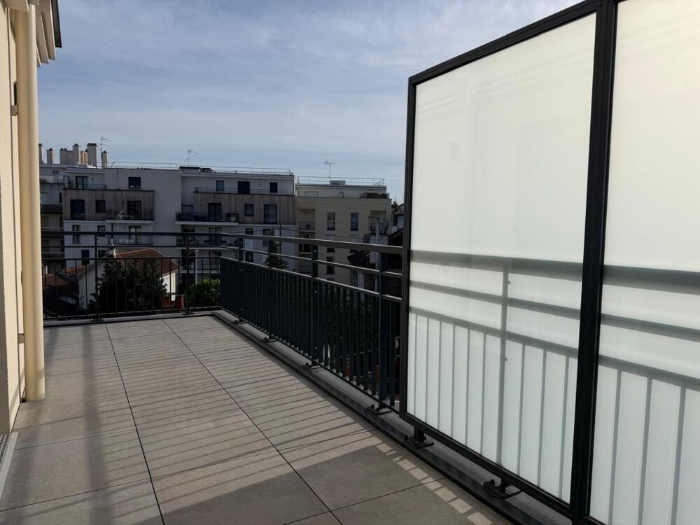 LIVRÉ DERNIÈRE OPPORTUNITÉ 5 PIÈCES AVEC TERRASSE AU PIED DES COMMERCES